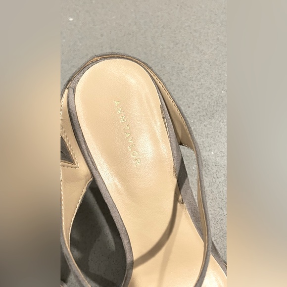 💕ANN TAYLOR💕 Ann Taylor Jodie Suede Mule Size 7.5 color: gray - Picture 5 of 7